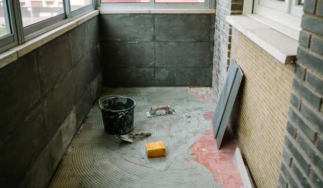 墙砖碎了一小块怎么补救视频(墙砖碎了一小块怎么补救视频教学)